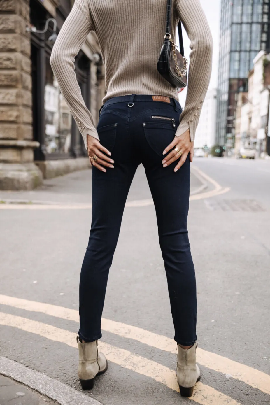 Alexa Cropped S-SDM