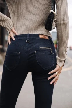 Alexa Cropped S-SDM