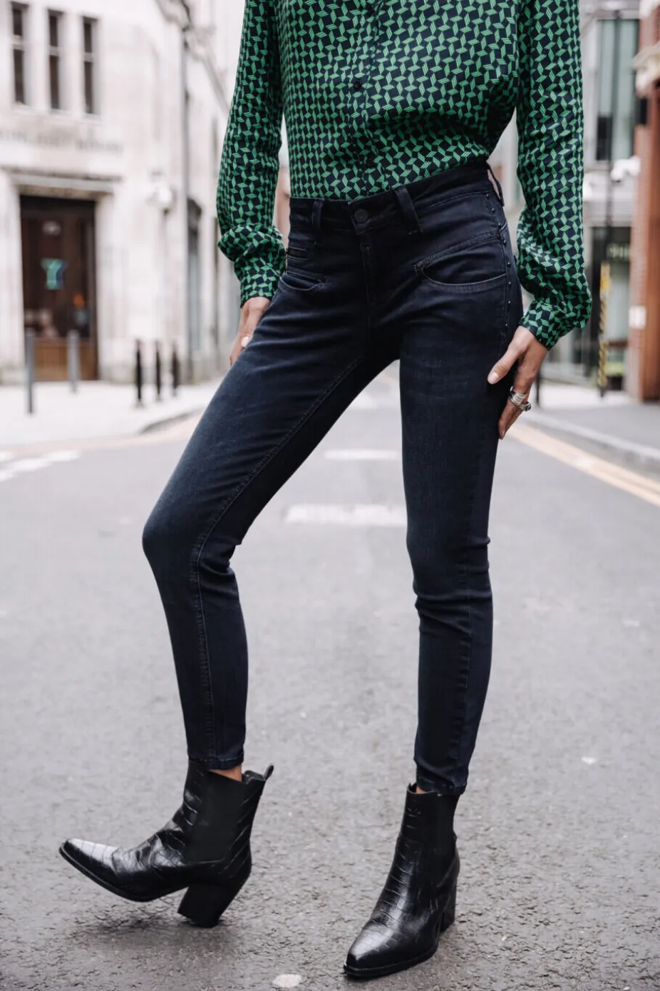 Alexa Cropped S-SDM