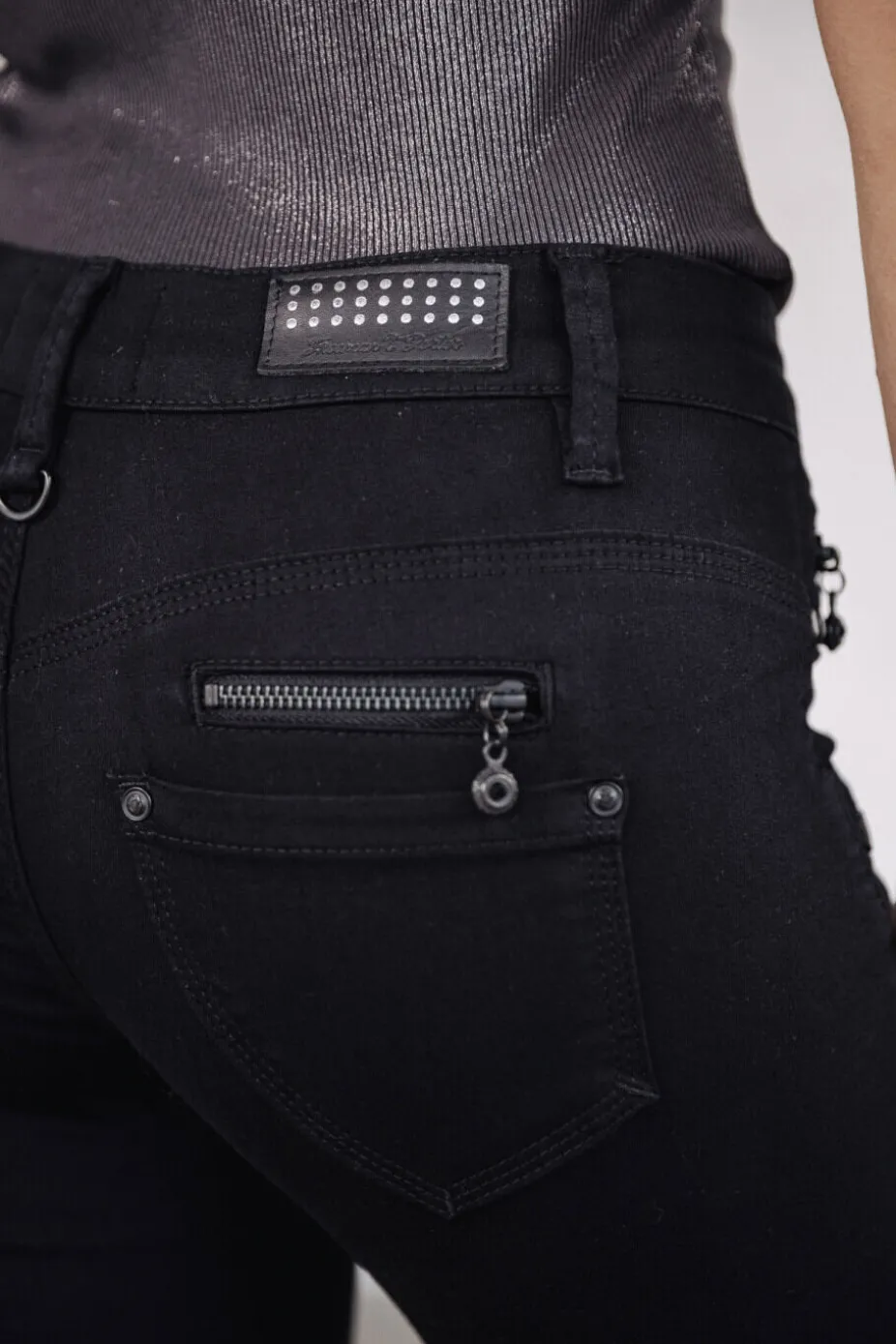 Alexa Cropped S-SDM