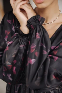 Braia Black Roses