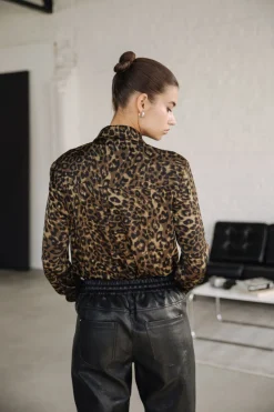 Corina Leopardo