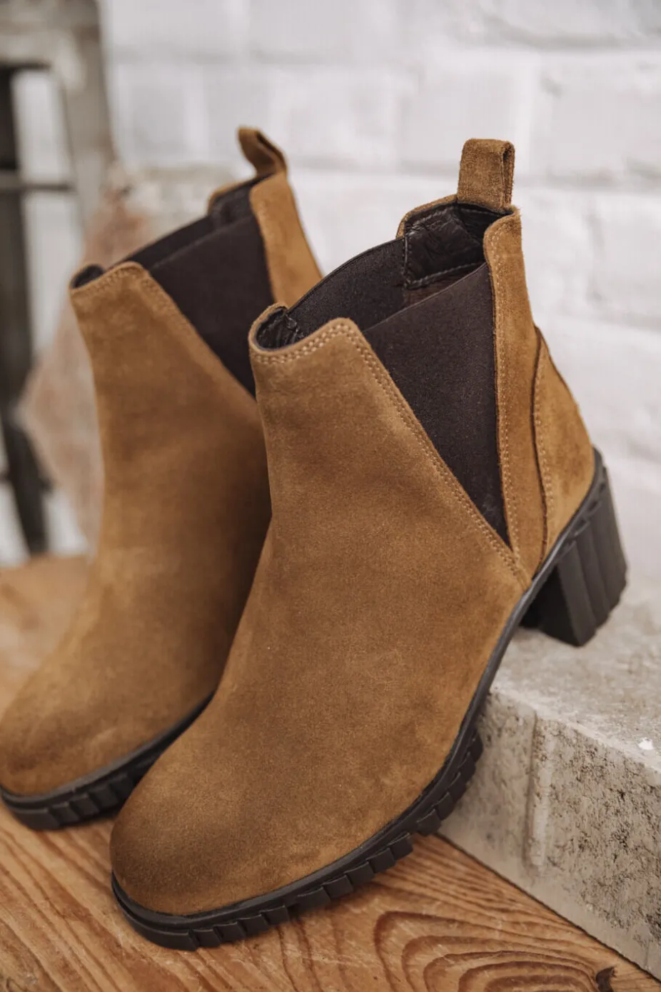 Nielsa Suede