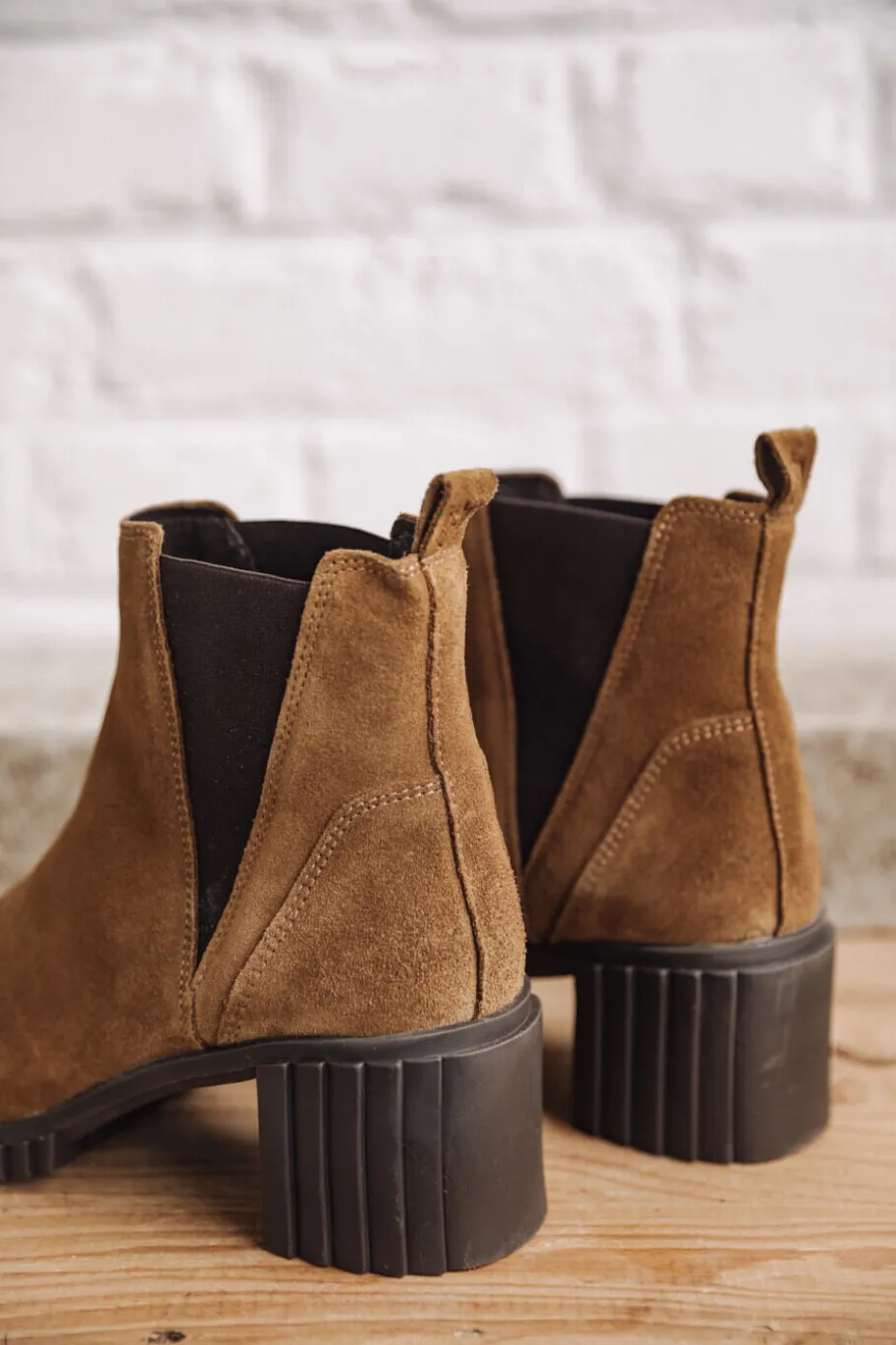 Nielsa Suede