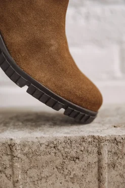 Nielsa Suede
