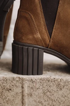 Nielsa Suede