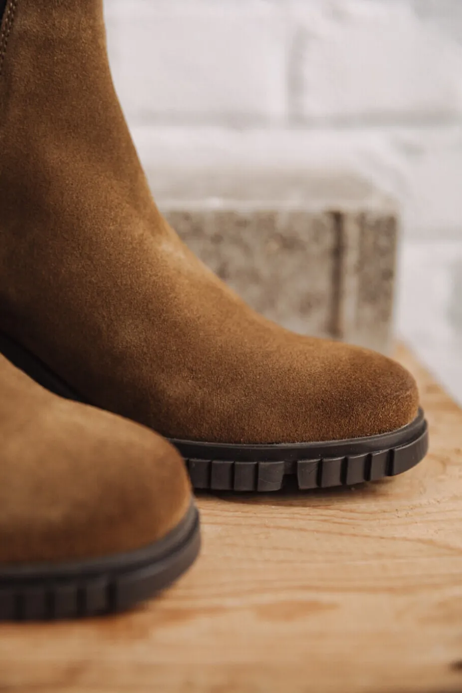 Nielsa Suede