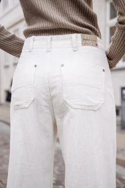Nylia Veluto