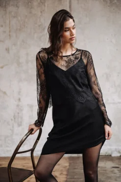 Ritania Lace