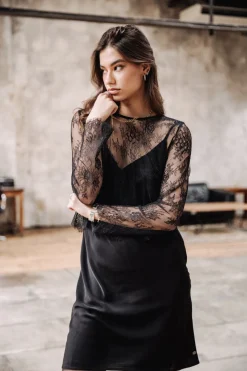 Ritania Lace