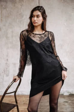Ritania Lace