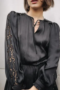 Roenie Lace
