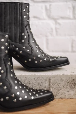 Teresa Studs