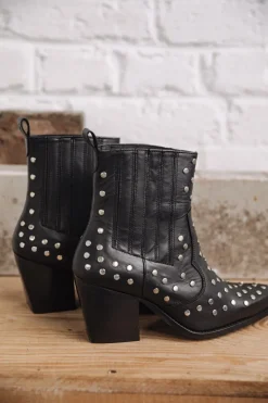 Teresa Studs